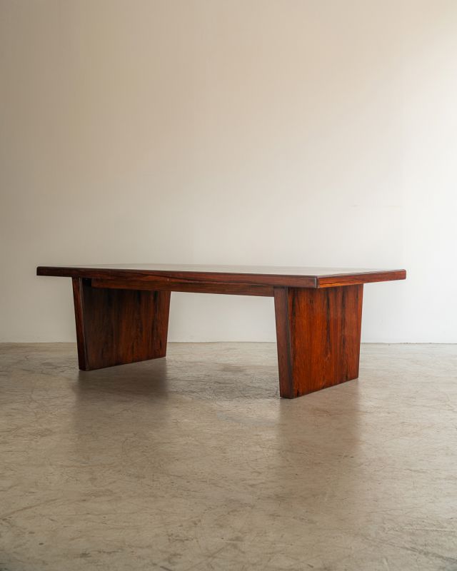 Mesa de Centro em Jacarandá