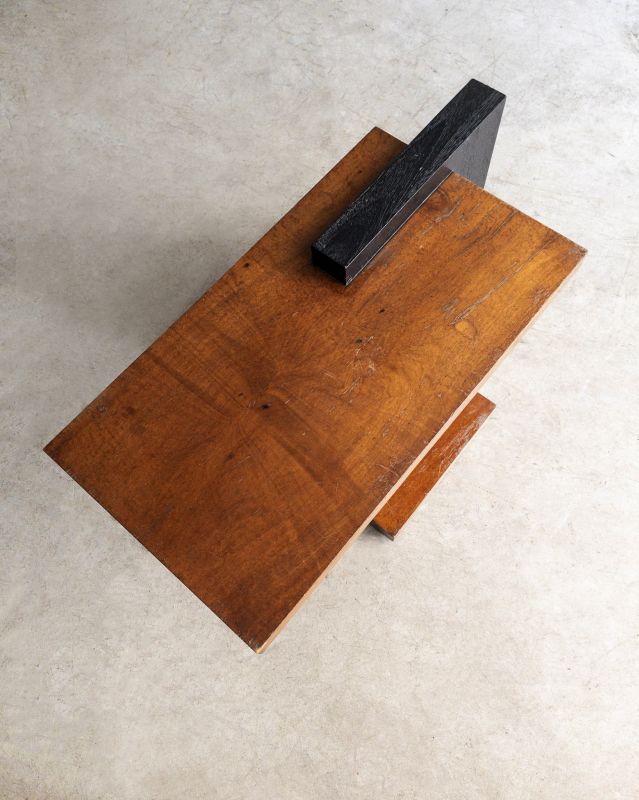 Mesa Lateral 'Construtivista'