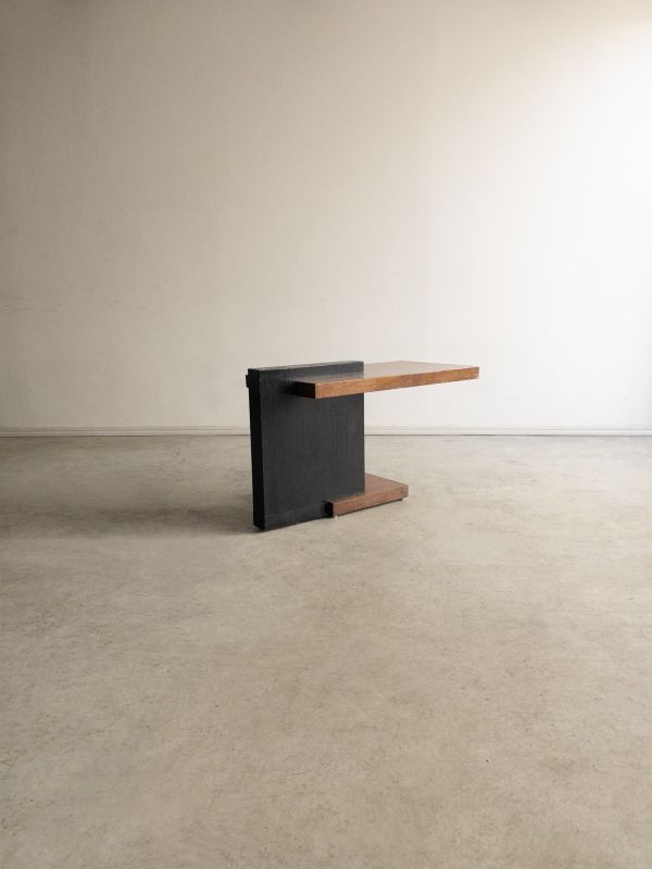 Mesa Lateral 'Construtivista'