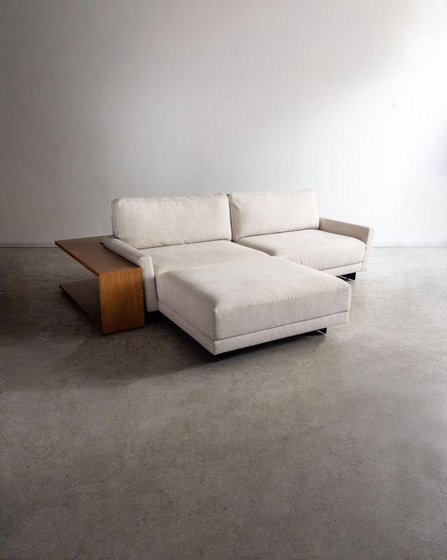 Sofá com Pufe e Aparador Sofá com Pufe e Aparador