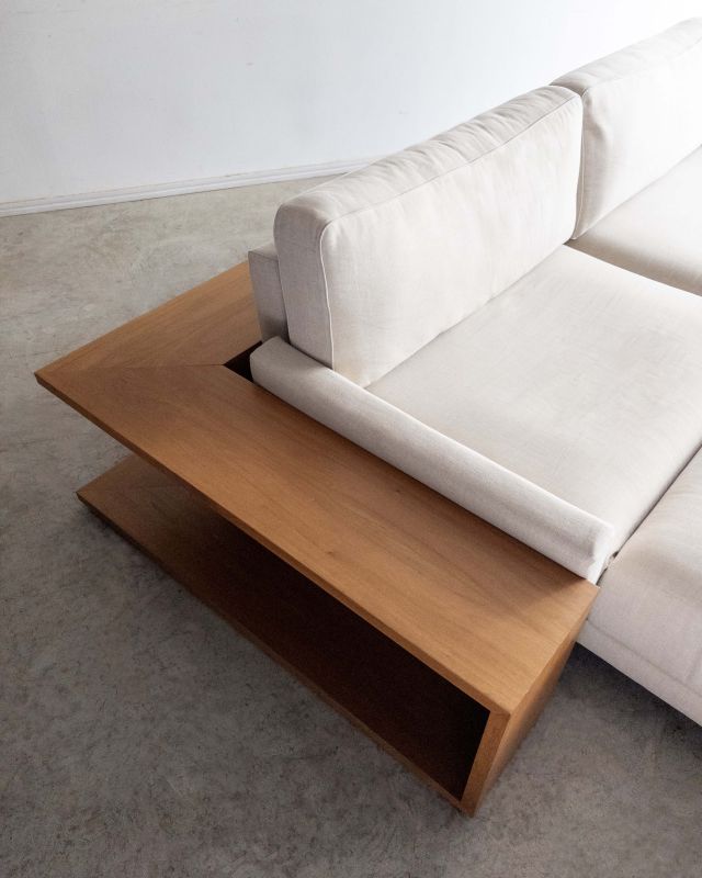 Sofá com Pufe e Aparador Sofá com Pufe e Aparador