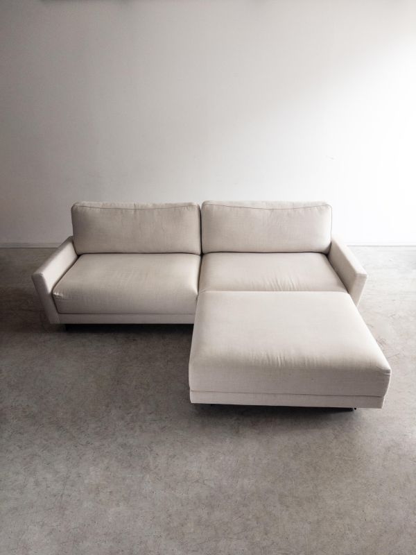 Sofá com Pufe e Aparador Sofá com Pufe e Aparador