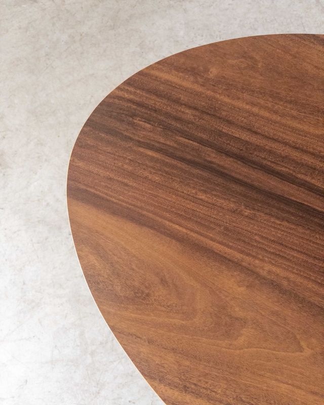 Mesa de Jantar Oval 'Tulipa'