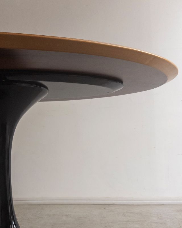 Mesa de Jantar Oval 'Tulipa'