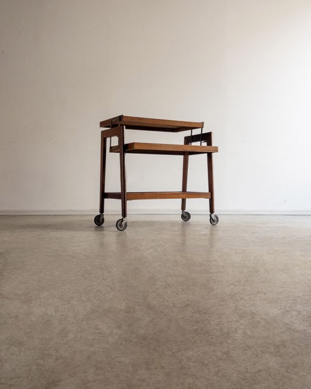 Carrinho de Chá Articulado com Rodinhas