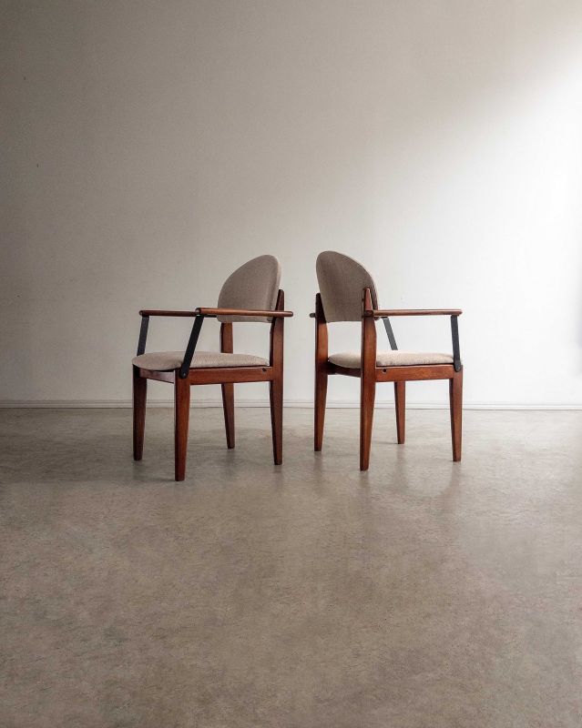 Par de Cadeiras c/ Braço Par de Cadeiras c/ Braço