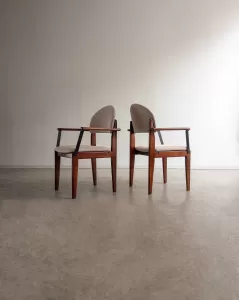 Par de Cadeiras c/ Braço