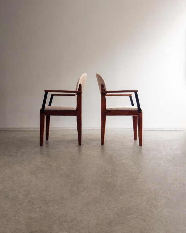 Par de Cadeiras c/ Braço Par de Cadeiras c/ Braço