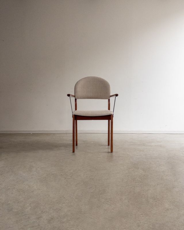 Par de Cadeiras c/ Braço Par de Cadeiras c/ Braço