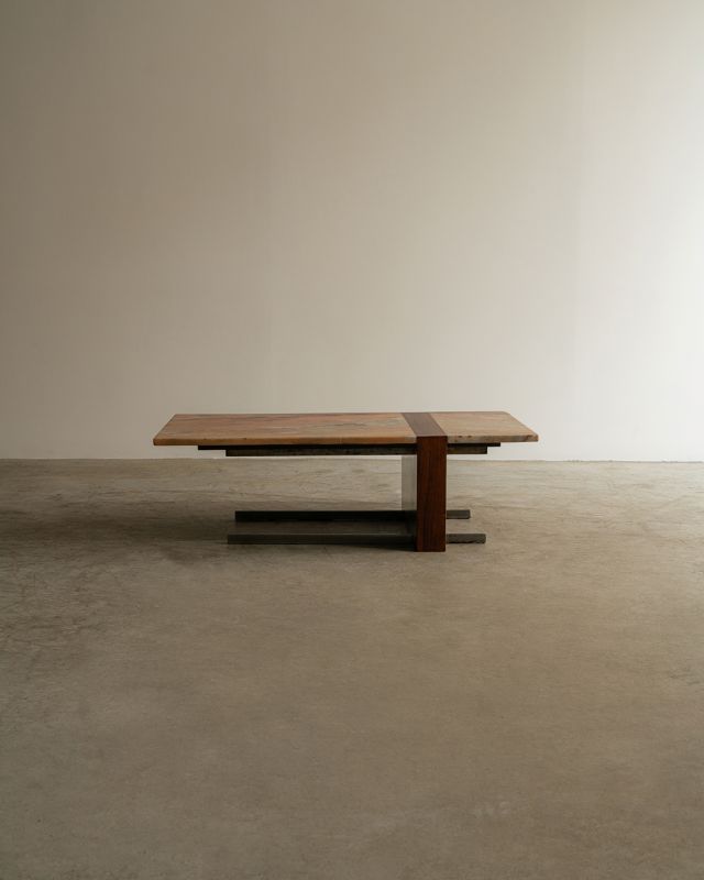 Mesa de Centro com Tampo em Mármore