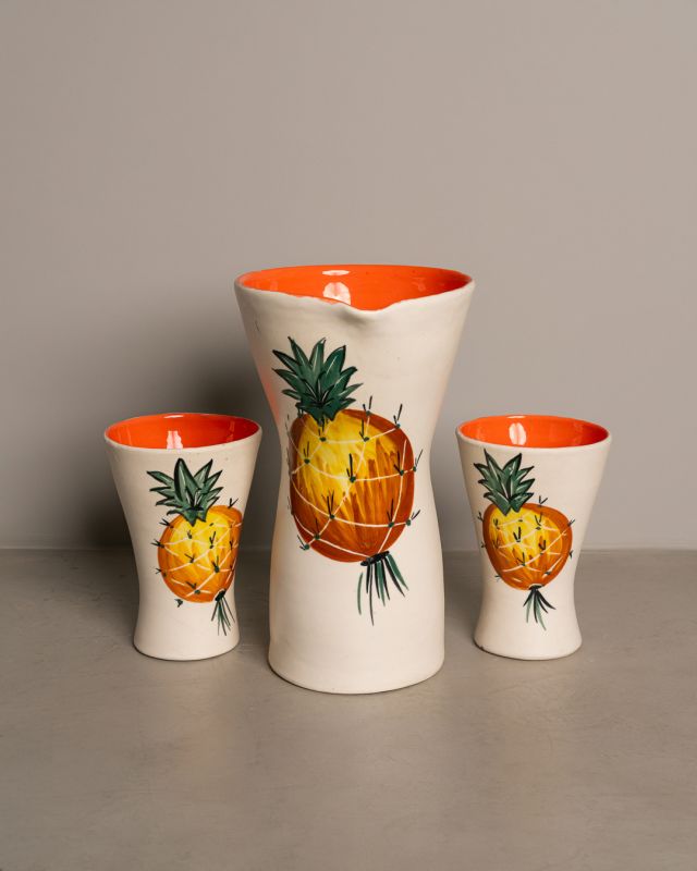 Conjunto De Jarra E Dois Copos. Pintura Abacaxi/ Laranja Conjunto De Jarra E Dois Copos. Pintura Abacaxi/ Laranja