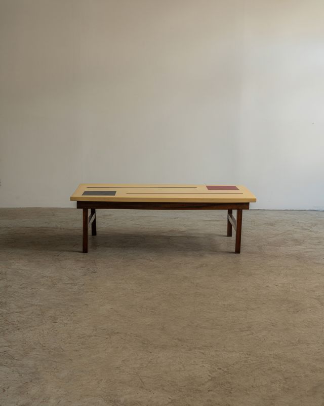 Mesa de Centro Laqueada c/ Grafismos
