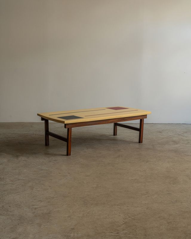 Mesa de Centro Laqueada c/ Grafismos