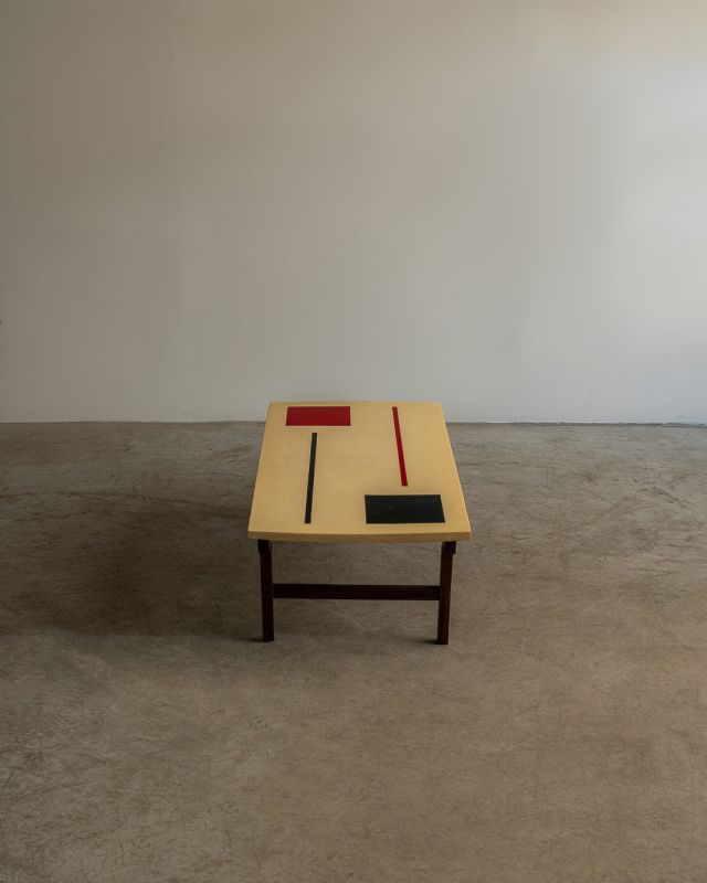 Mesa de Centro Laqueada c/ Grafismos