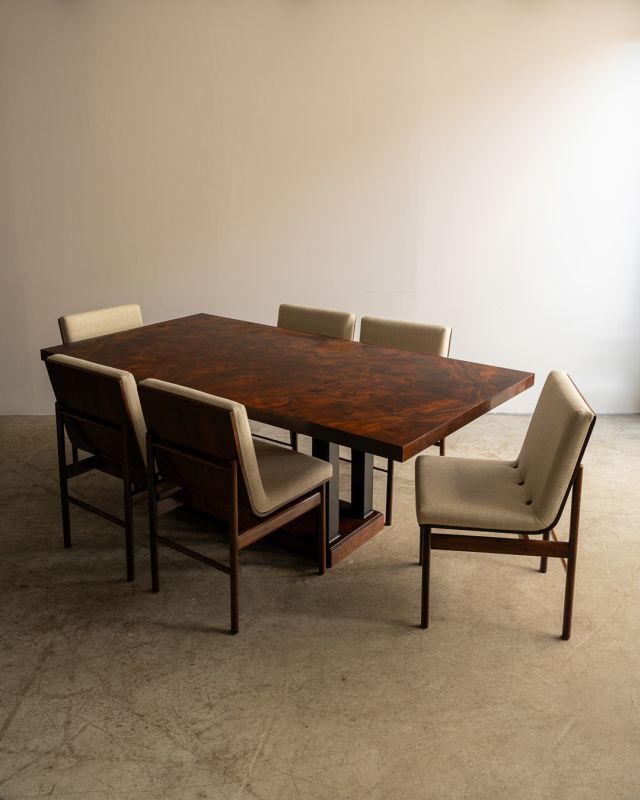 Mesa de Jantar com Tampo em Rádica Mesa de Jantar com Tampo em Rádica