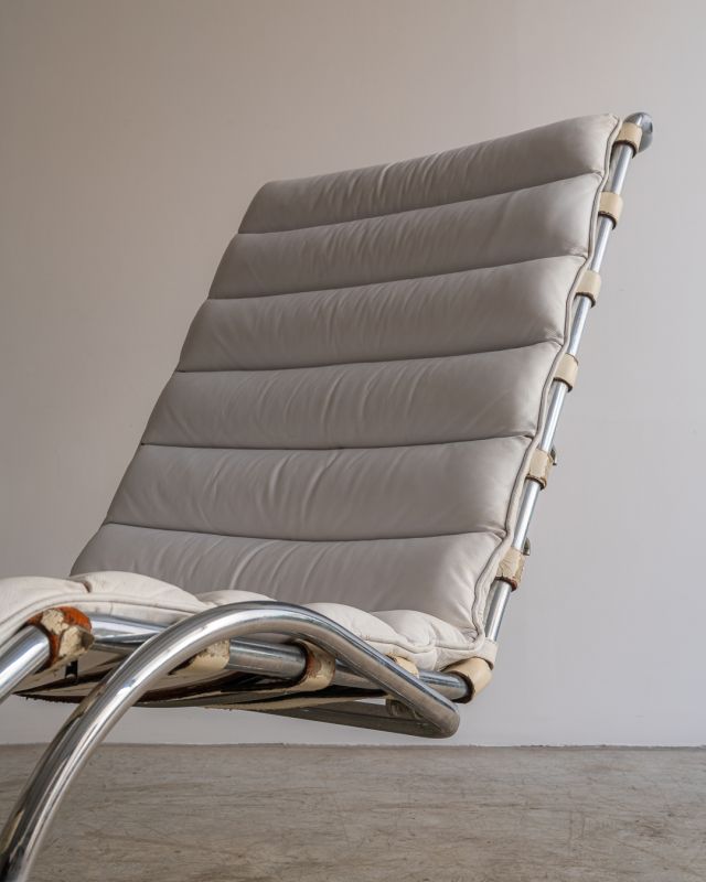 Chaise MR 242